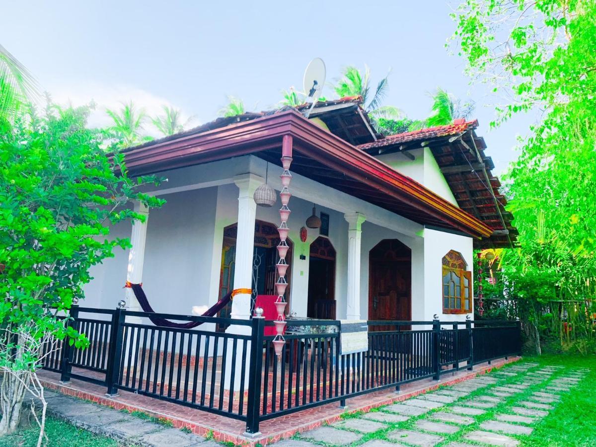 Kawshan Home Stay Dikwella Exteriör bild