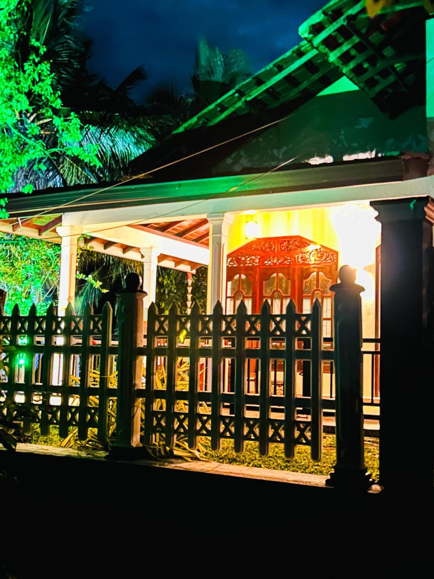 Kawshan Home Stay Dikwella Exteriör bild
