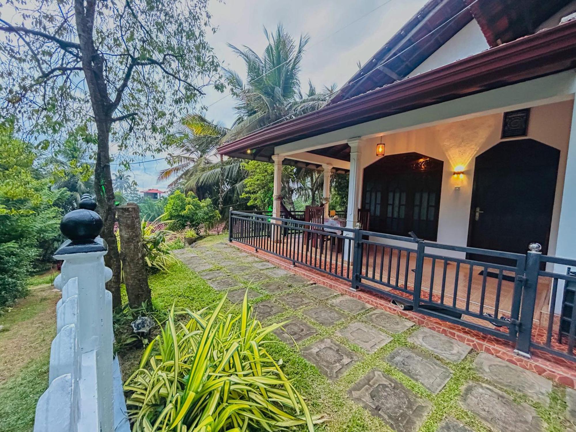 Kawshan Home Stay Dikwella Exteriör bild